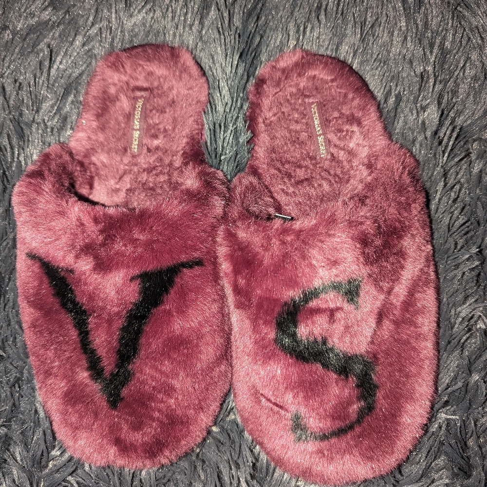 Victoria Secret slippers Lrg Burgundy